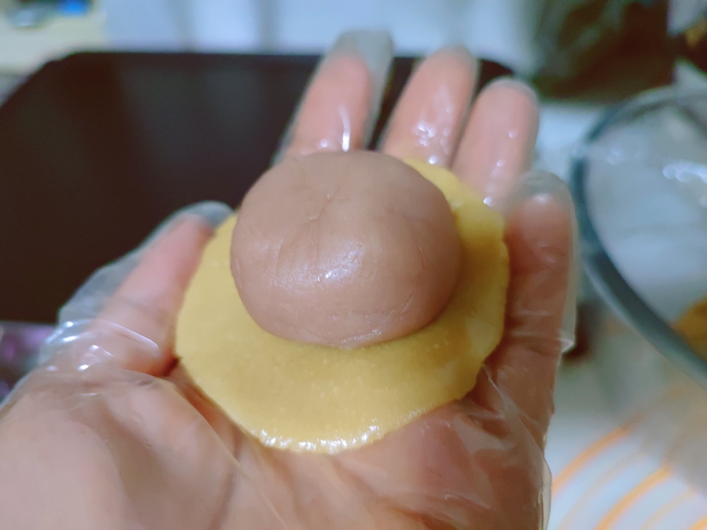 芋泥乳酪蛋黄月饼㊙️不破顶不漏底技巧分享的做法 步骤7