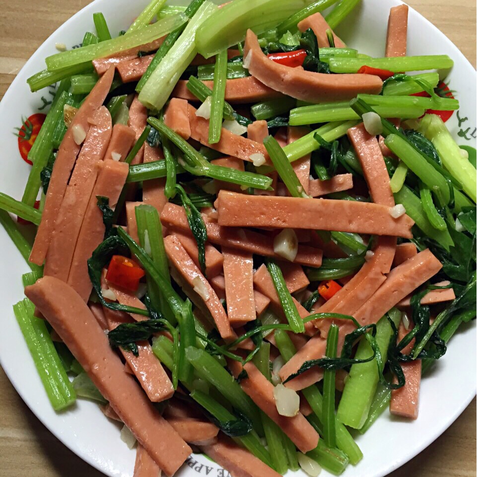 芹菜炒火腿肠
