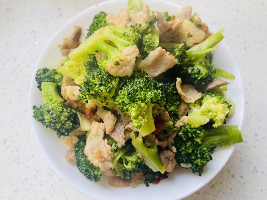 西兰花炒肉的做法