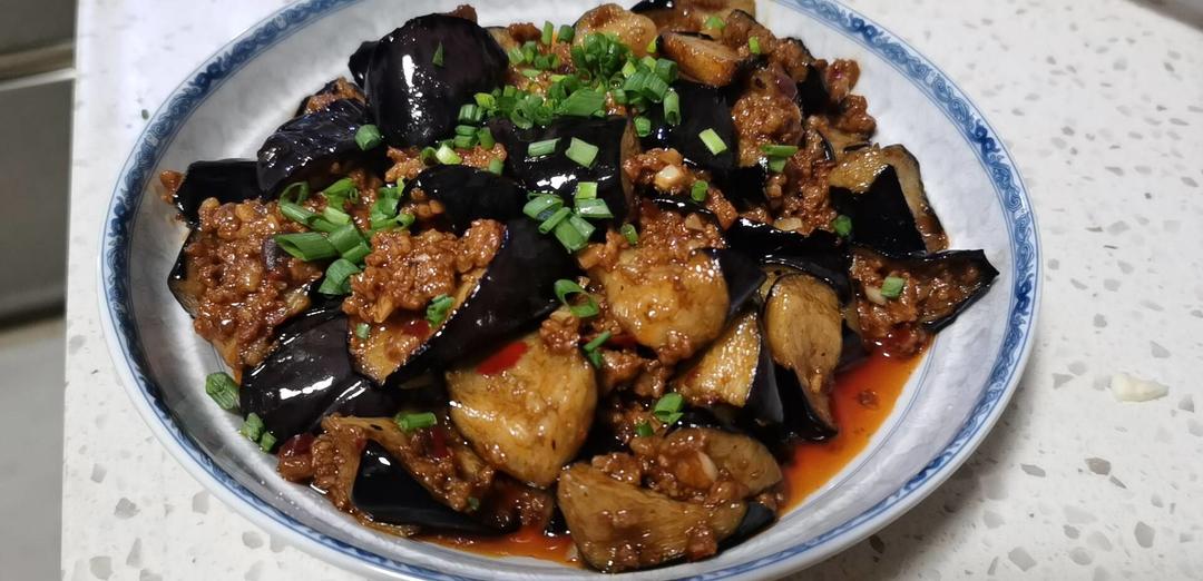 厨师长教你：“肉末烧茄子”的家常做法，口感软糯适合下饭，收藏