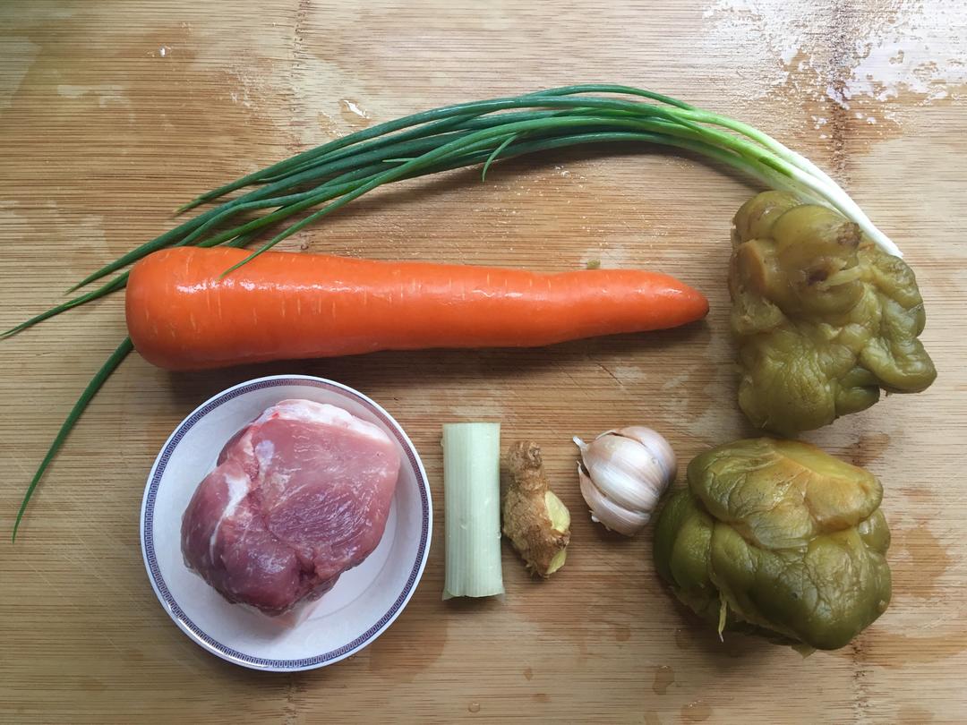 榨菜炒胡萝卜的做法 步骤1