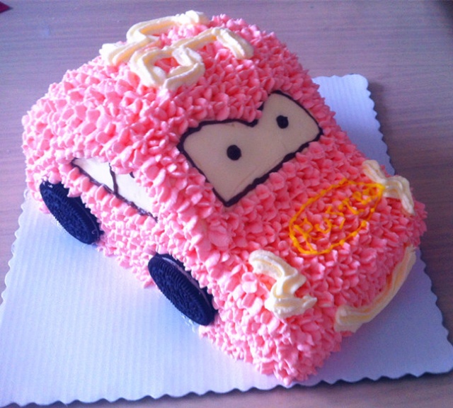小汽车造型奶油蛋糕