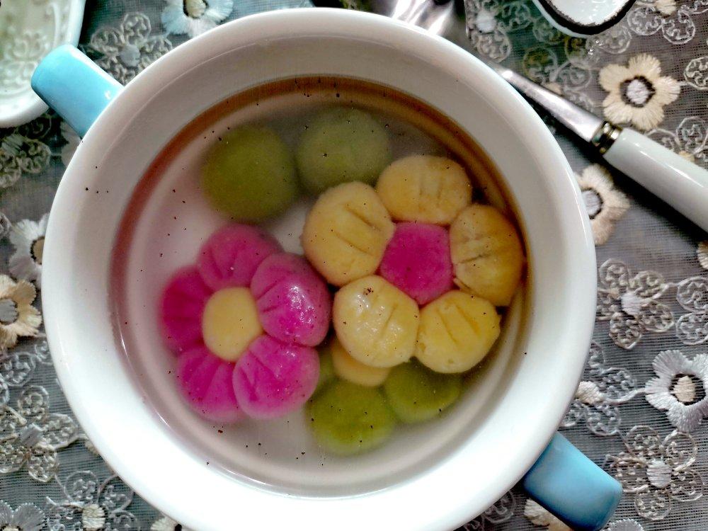 彩色花朵汤圆