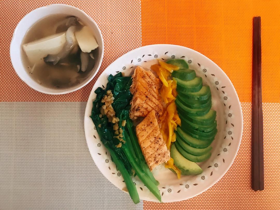 三文鱼牛油果拌饭