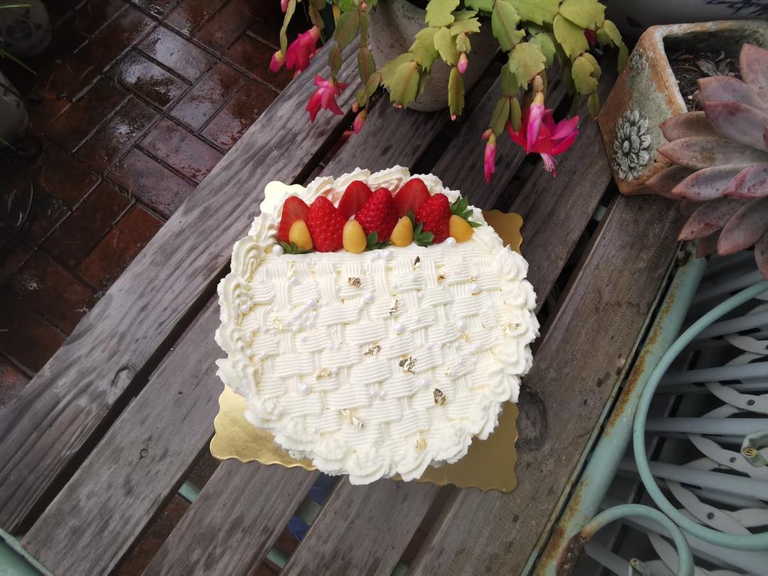 裱花奶油草莓蛋糕🍰（含详细抹面裱花教程）