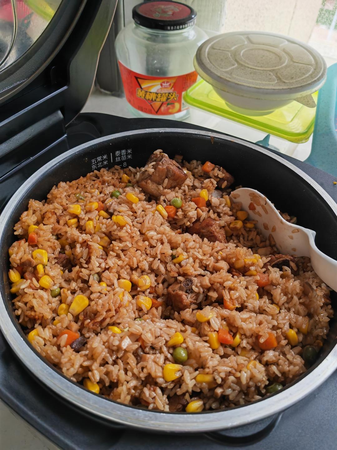 【排骨焖饭】