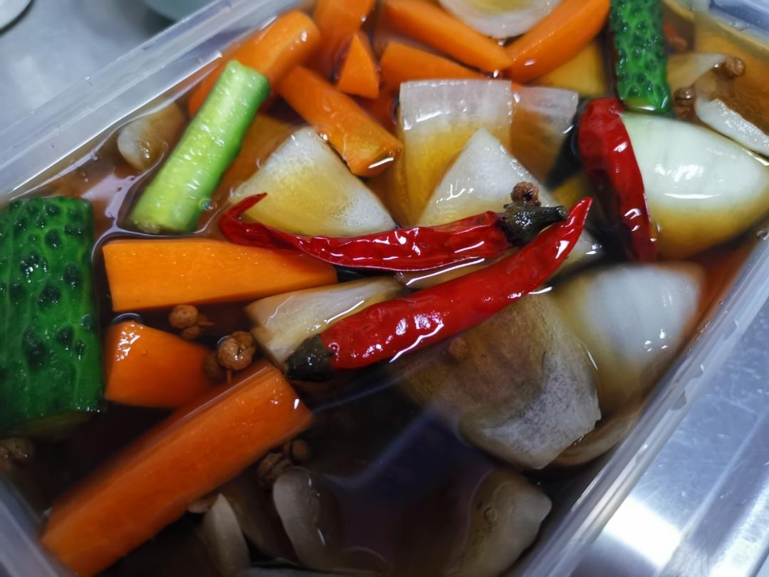 自制泡菜（胡萝卜，洋葱，黄瓜）
