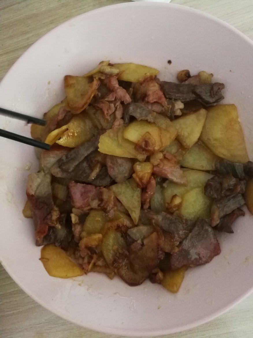 腊肉土豆片