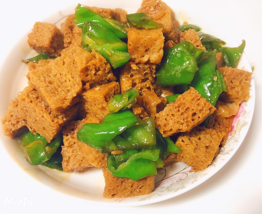上班族的快手简单晚餐——辣椒炒烤麸