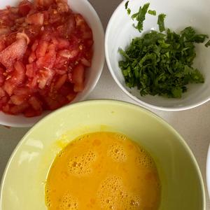 西红柿鸡蛋汤～美味好喝哦的做法 步骤1