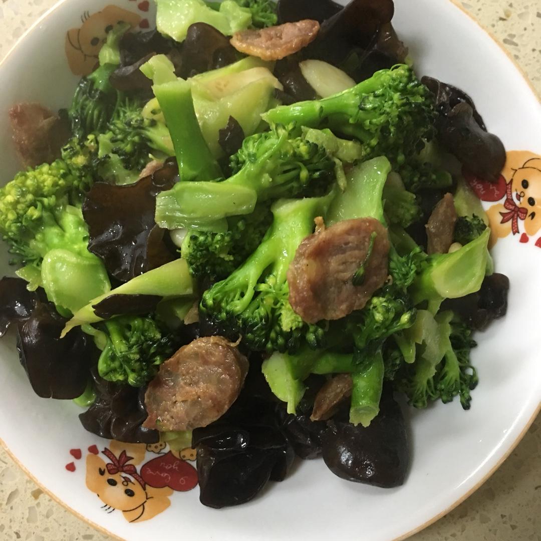 {☀快手晚餐☀}火腿肠滑蛋西兰花