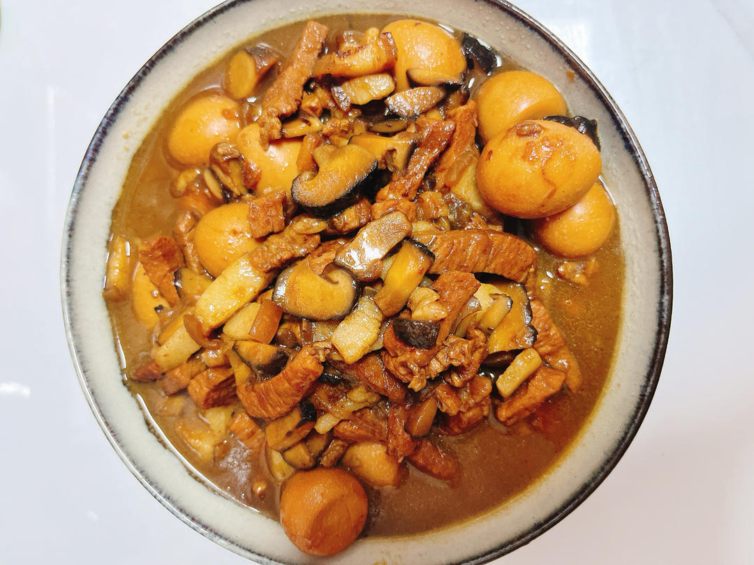 狂炫三大碗的卤肉饭