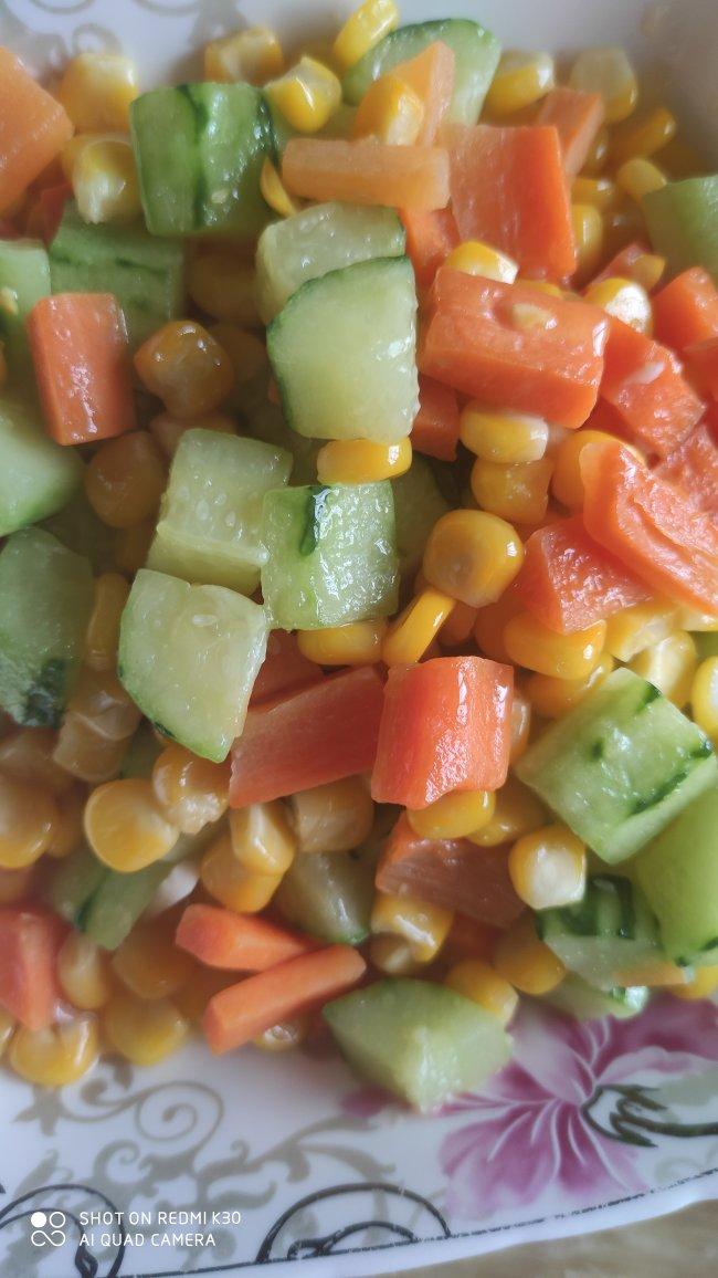 就像有句话所说：成年人的世界里，从来就没有“容易”二字。很多时候，你只能单枪匹马，直面生活的兵荒马乱。