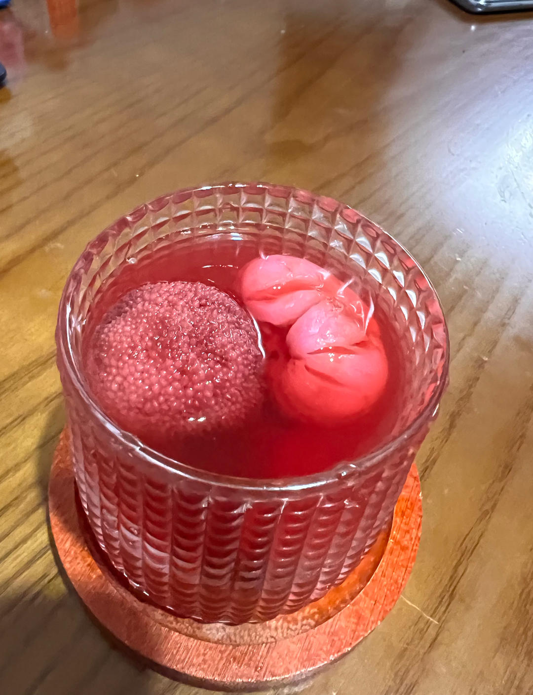 入夏的第一碗杨梅荔枝饮，加点冰粉口感更赞！