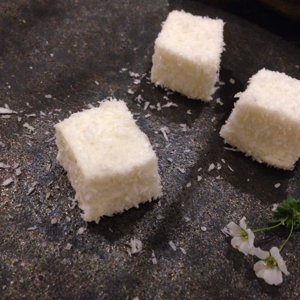 完胜85度C牛奶椰丝小方