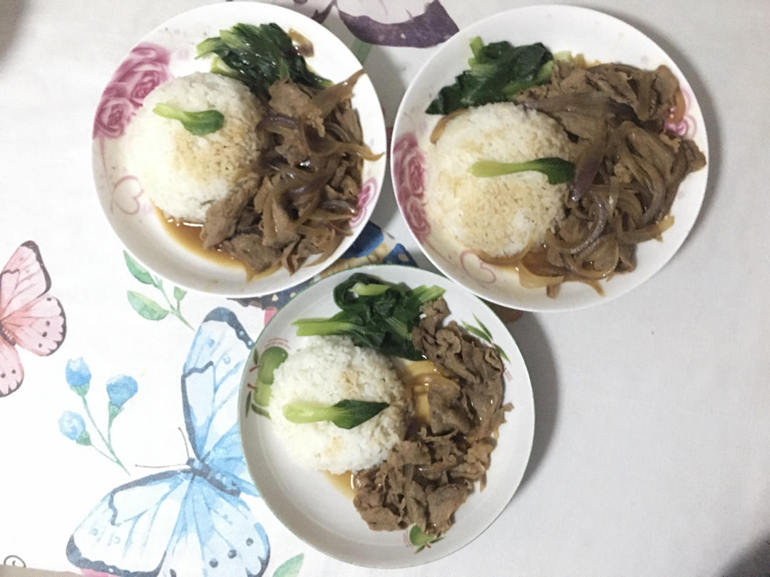 好吃到光盘的『窝蛋肥牛饭』鲜美嫩滑还会爆浆，连吃3碗都不腻！