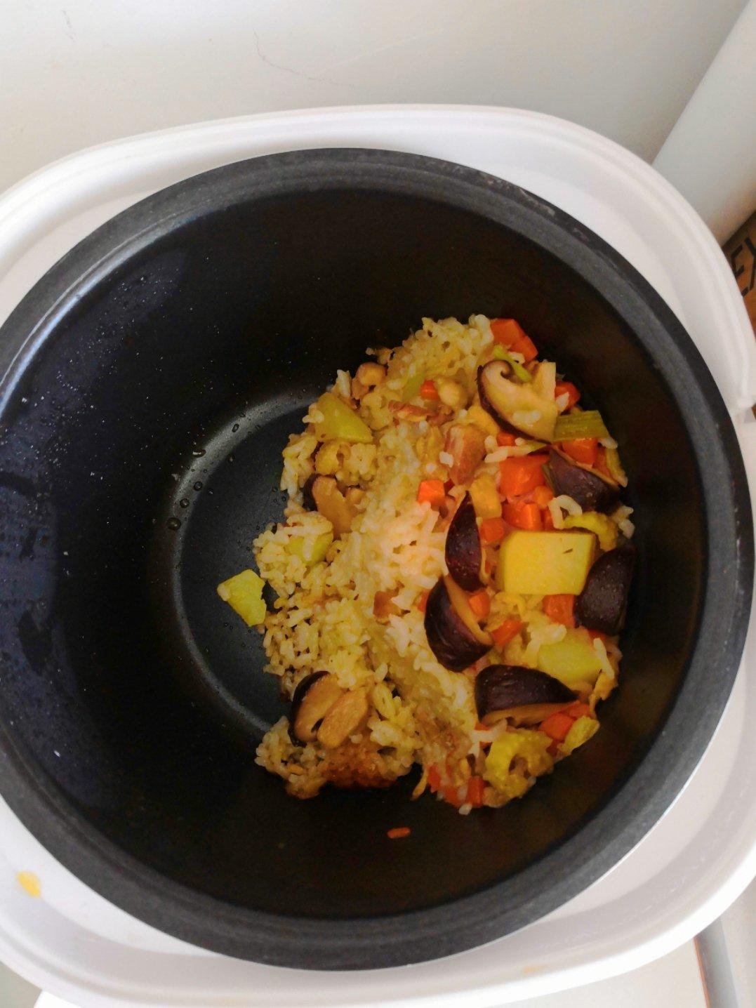 【香菇鸡肉焖饭】