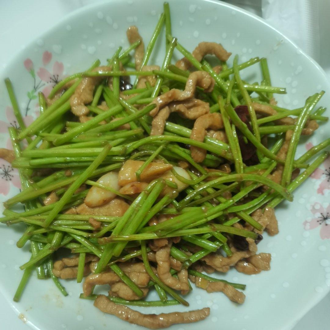 超级好吃的芦蒿炒肉