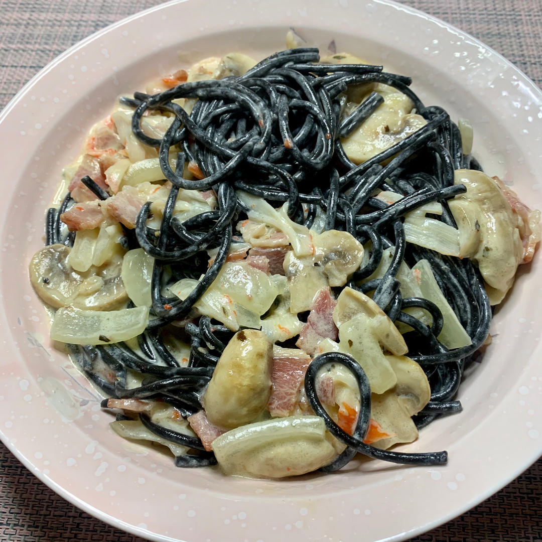 奶油蘑菇培根意大利面