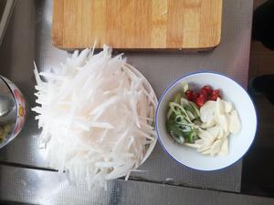 干辣椒炝炒白萝卜丝的做法 步骤1