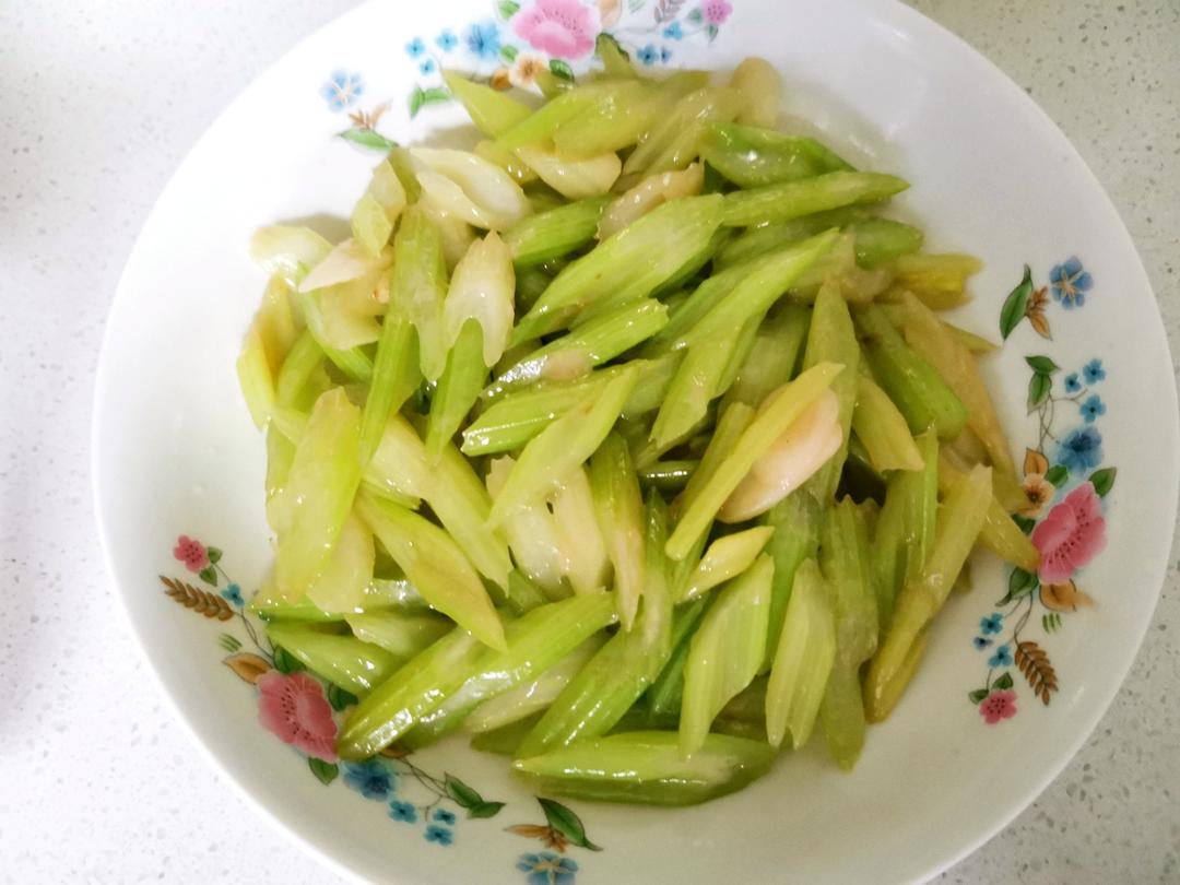 究极解油腻好菜：蒜炒西芹