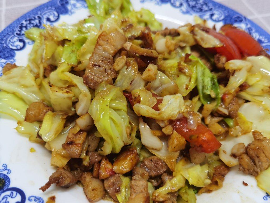 炝炒圆白菜五花肉
