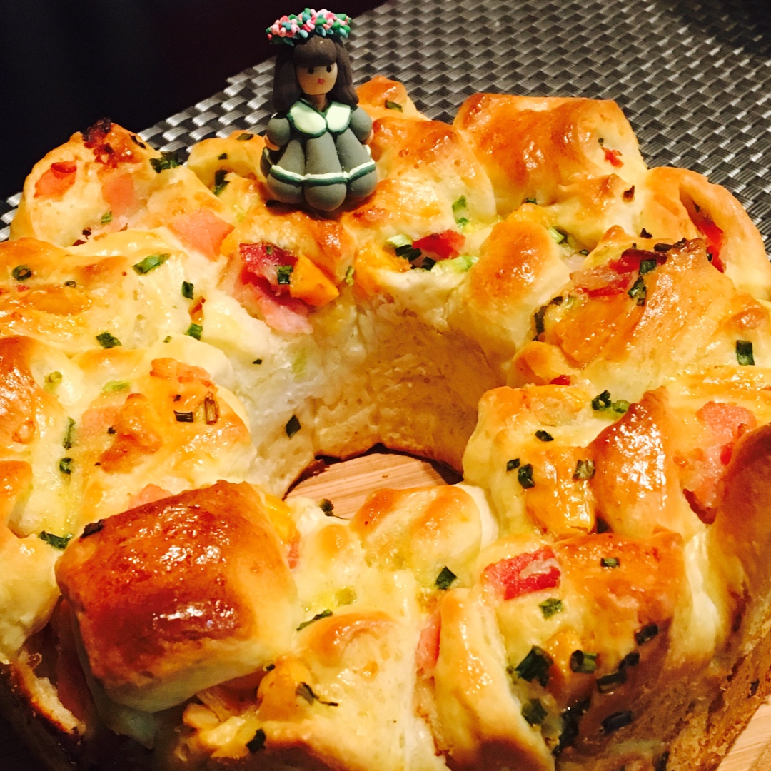 咸蛋黄培根葱香手撕包-香的没道理