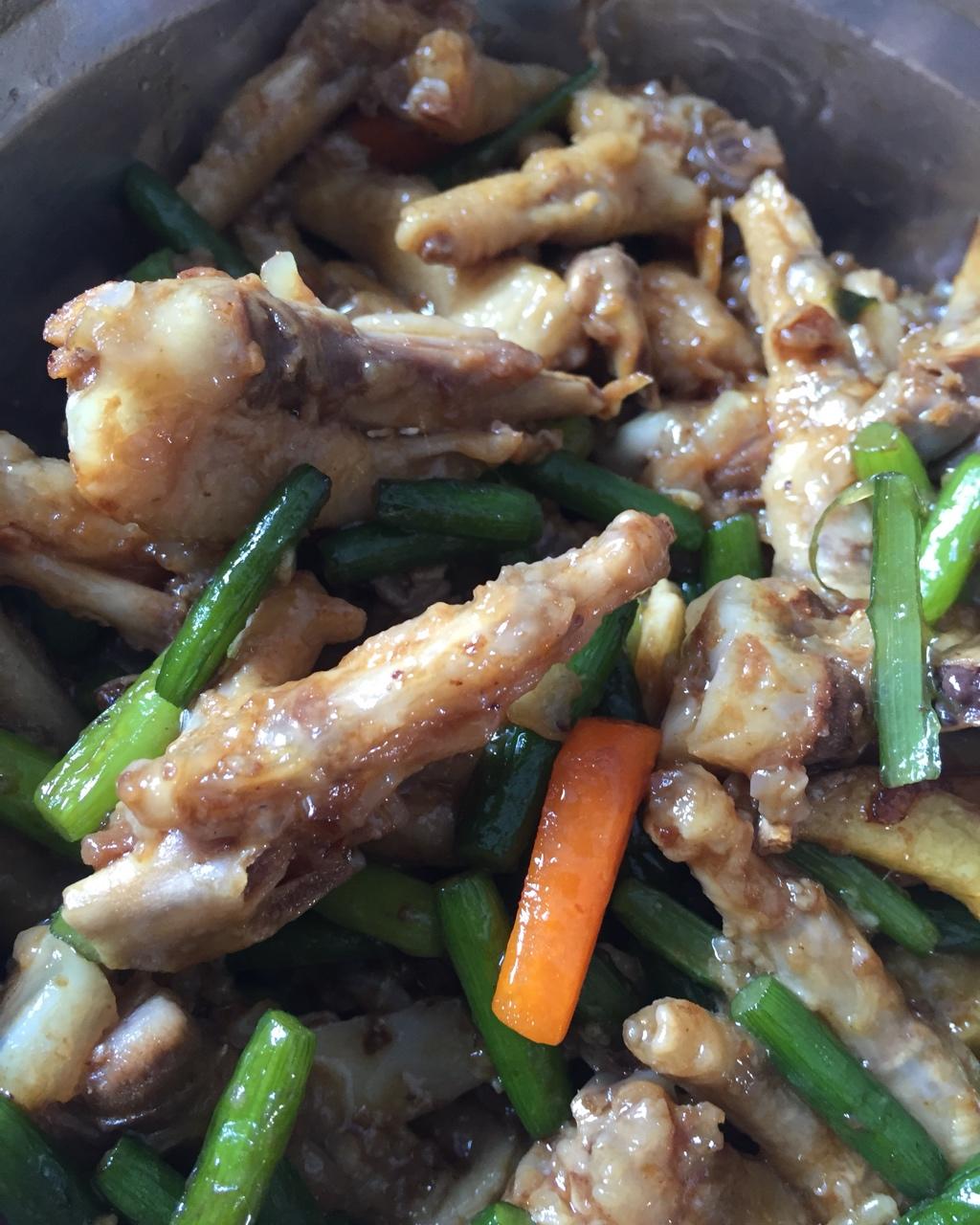 厨师长教你：“辣炒鸡爪”的家常做法，口感和味道都很赞，收藏了