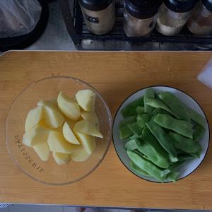 土豆芸豆炖排骨的做法 步骤2