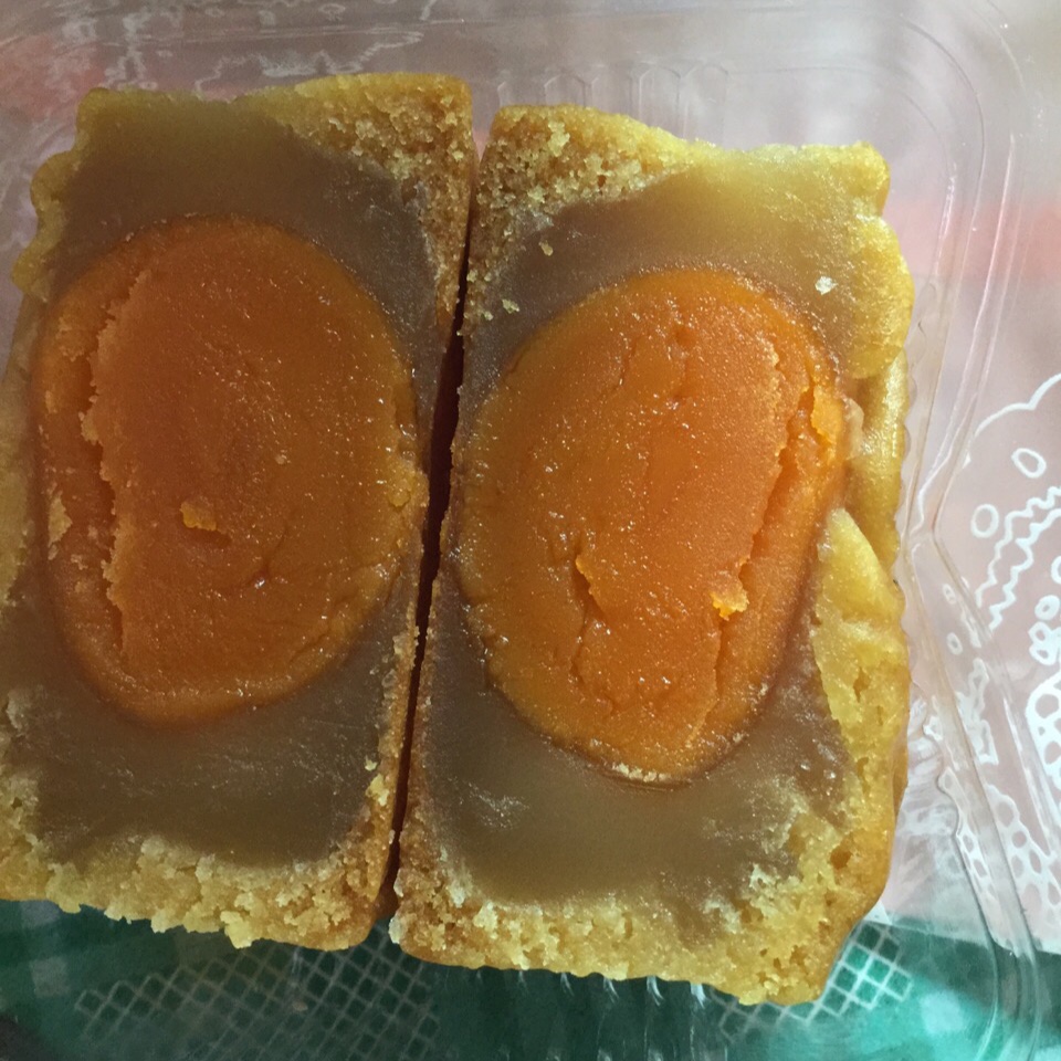 广式月饼——蛋黄莲蓉月饼