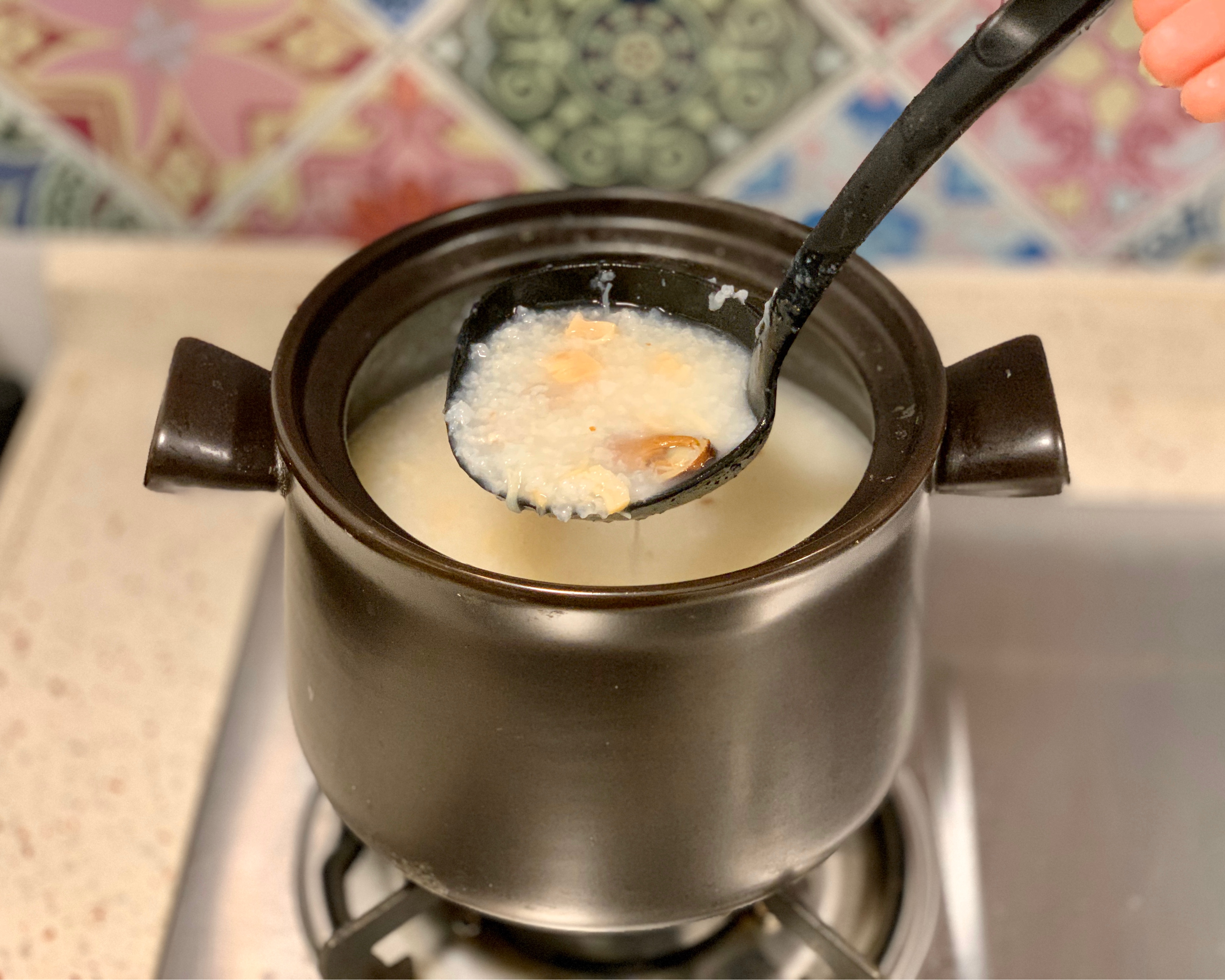 粤式·瑶柱蚝䜴瘦肉煲仔粥的做法