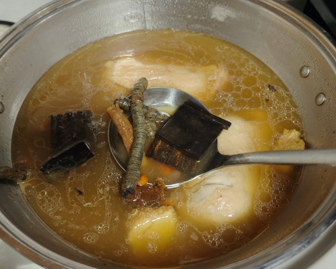 巴戟杜仲北芪防党煲鸡汤的做法