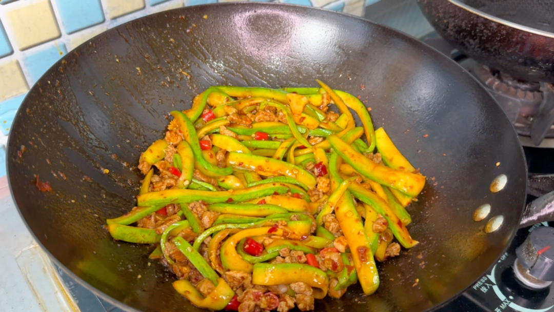 下饭神器肉沫炒笋瓜做法