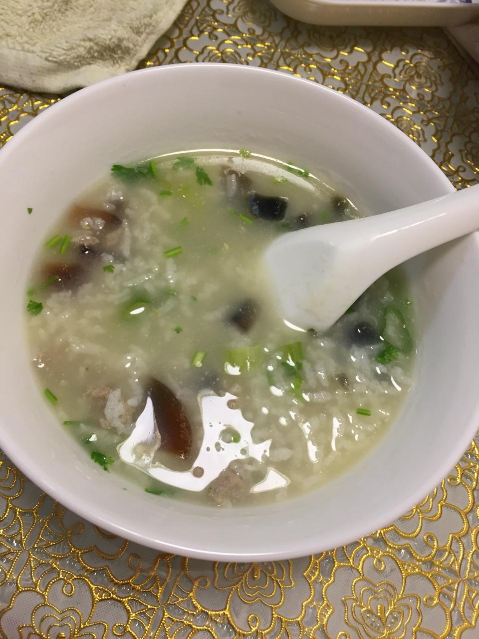 十五分钟快手之香滑皮蛋瘦肉粥(附五分钟电饭煲电压力锅更快捷方法)