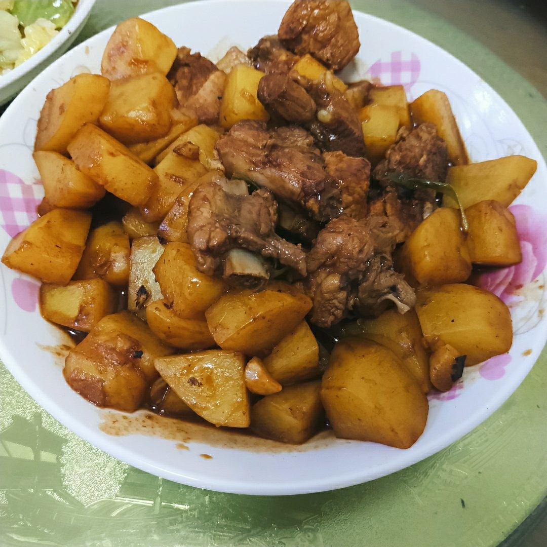 土豆烧排骨
