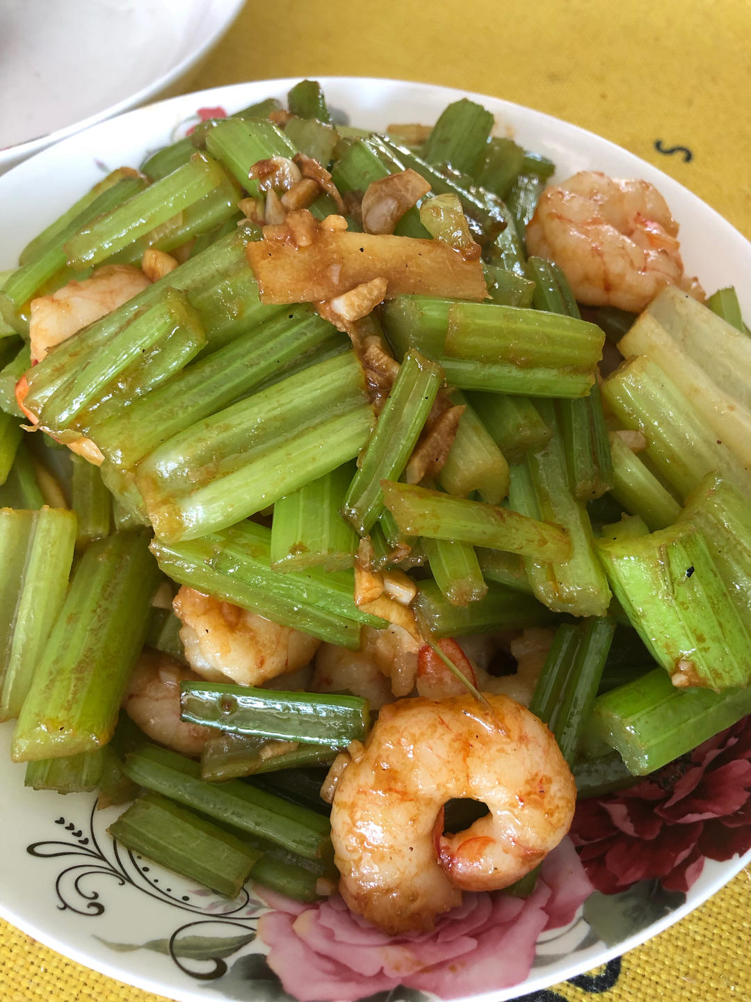 超级嫩的西芹吃法（西芹虾仁），小朋友也可以吃很多