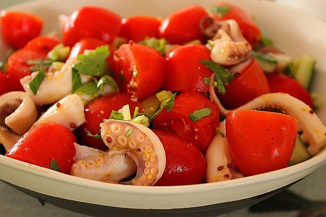 番茄八爪鱼沙拉的做法