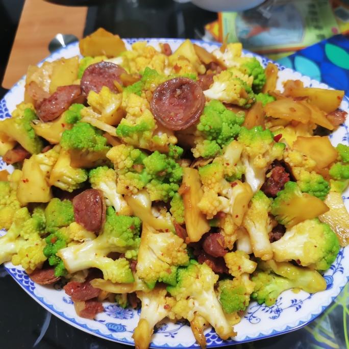 宝塔菜炒风味腊肠