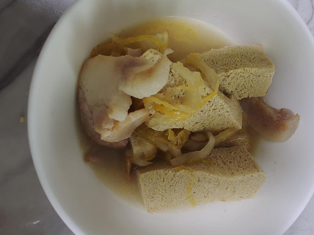 东北酸菜炖白肉