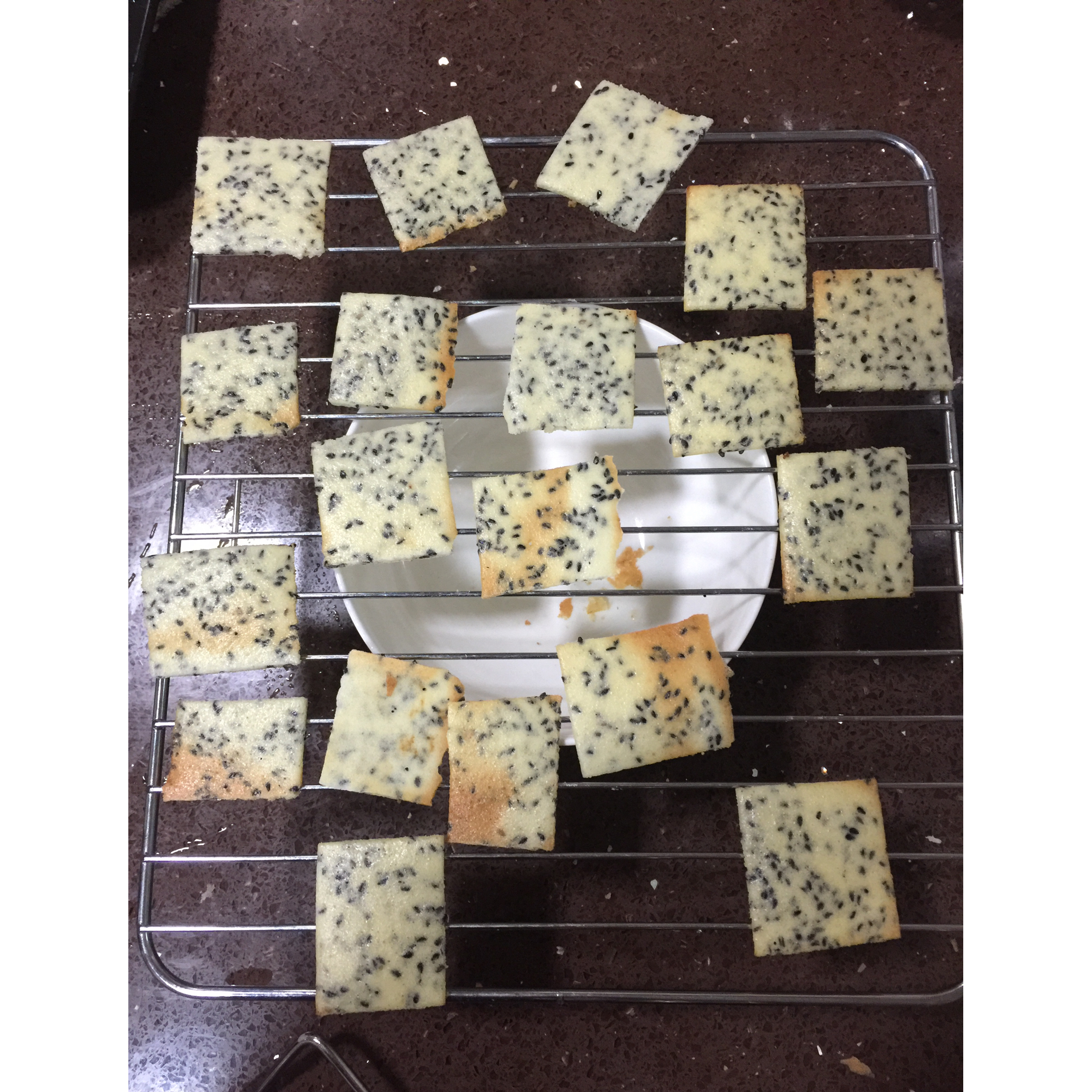 越吃越想吃——黑白芝麻薄脆
