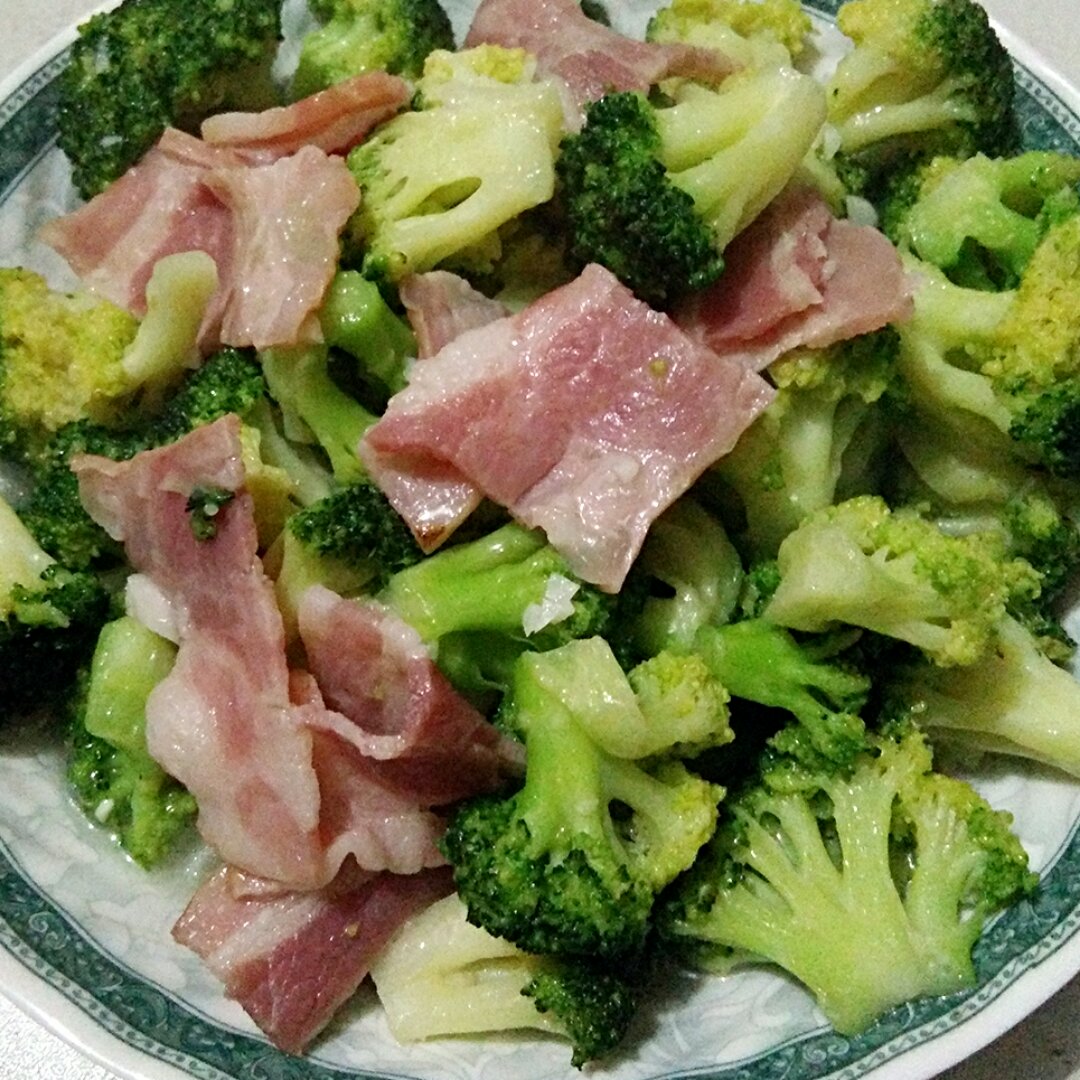 牧宝做的培根炒西兰花