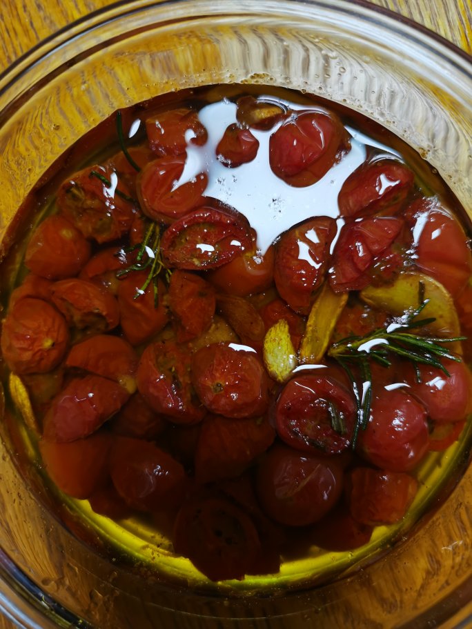 为了佛卡夏而存在的——橄榄油浸小番茄