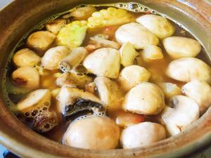 砂鍋瑤柱口蘑時蔬湯（極簡）的做法 步骤3