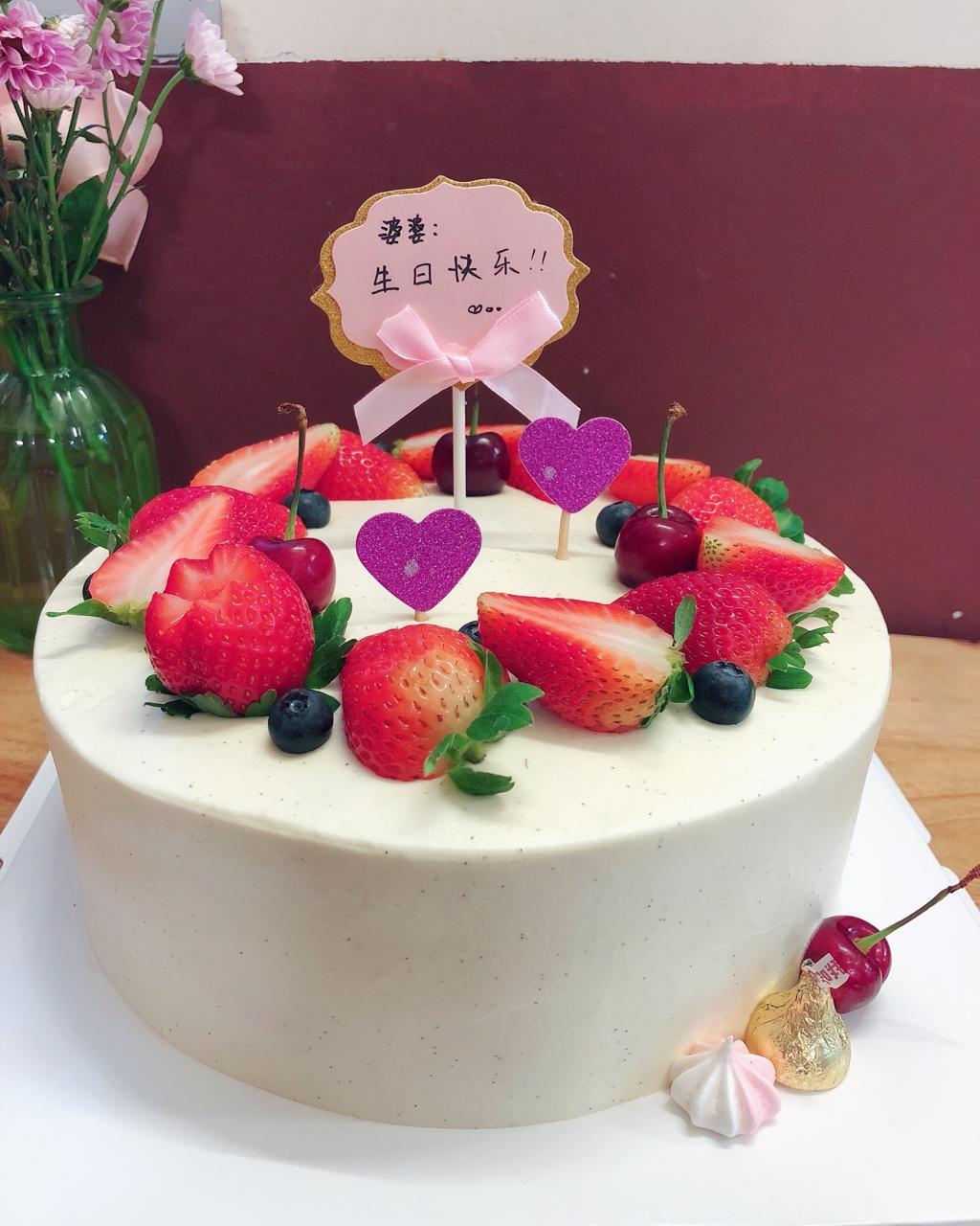 小欧mood做的6寸生日蛋糕款