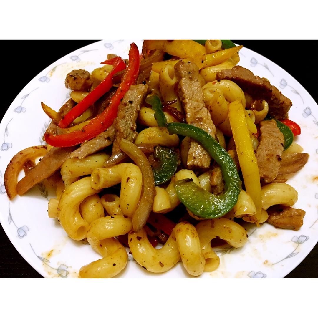 黑椒牛柳炒意面