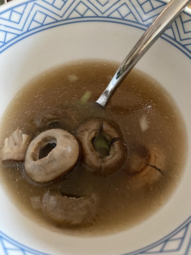 鲜掉眉毛口蘑汤