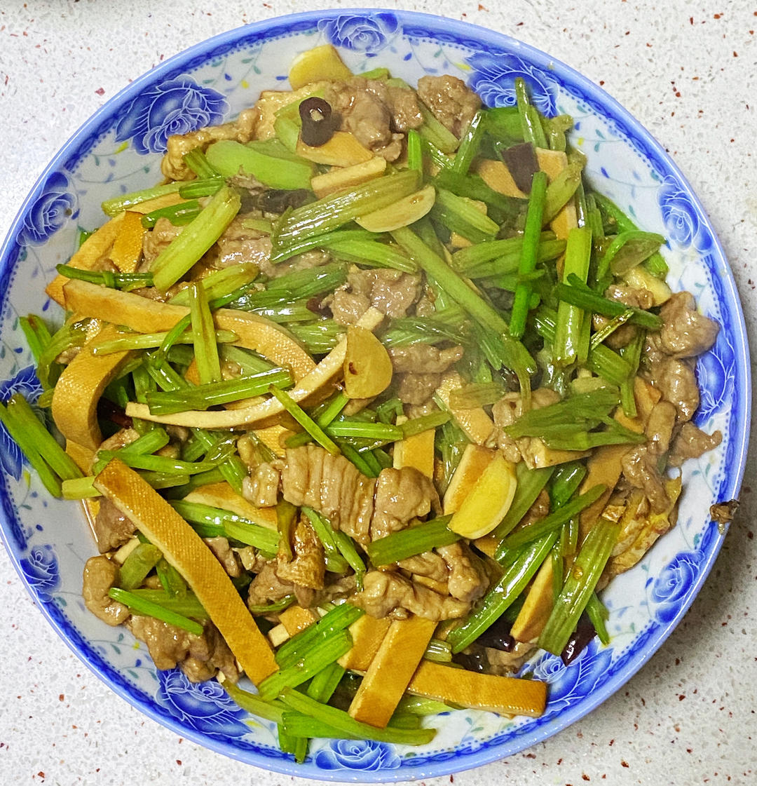 芹菜香干炒肉丝