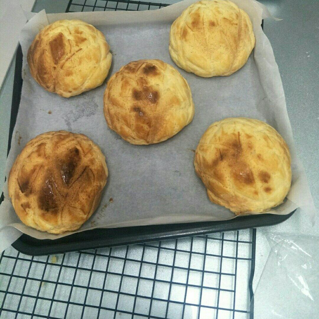 好吃到炸裂的港式菠萝包（附带制作酥皮的小视频）