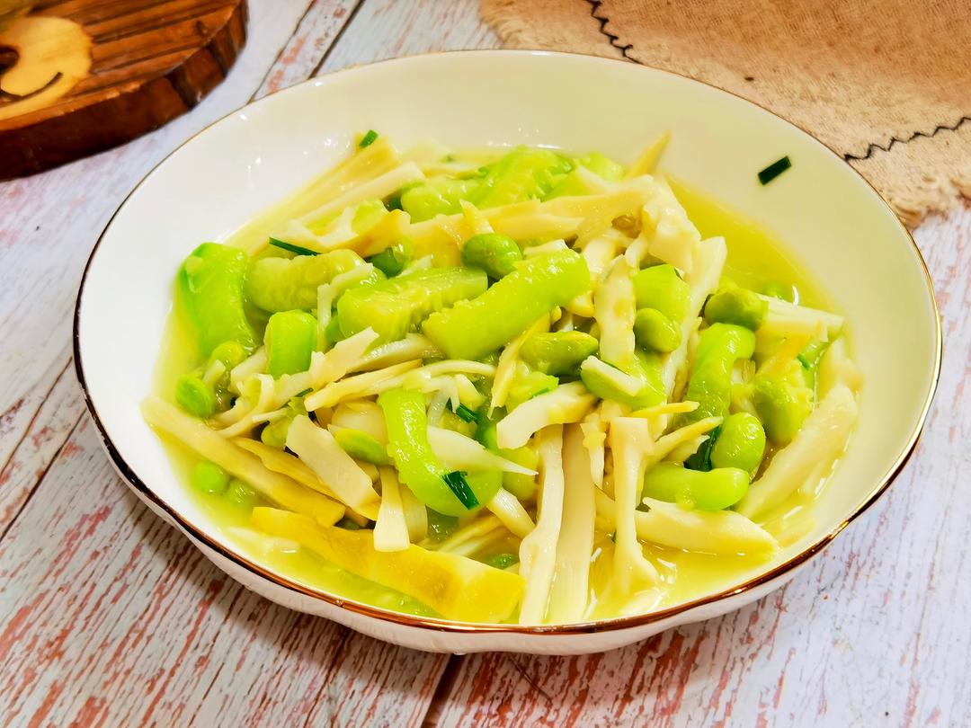 扁尖笋毛豆炒丝瓜的做法