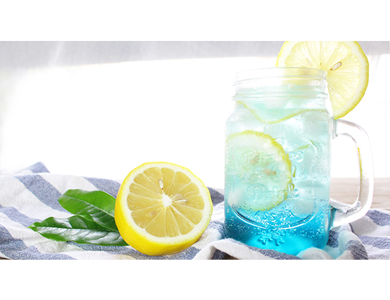 蓝色柠檬苏打水的做法